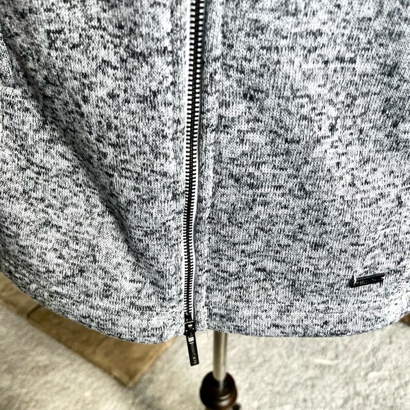 WARM, LONG LINE, HEATHER GRAY ZIP UP JACKET WITH DETACHABLE HOOD. SIZE MEDIUM - Picture 7 of 14